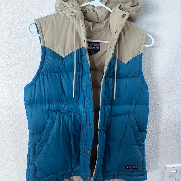 Patagonia Jackets & Blazers - Patagonia Blue teal Bivy women’s size small snow vest warm trendy